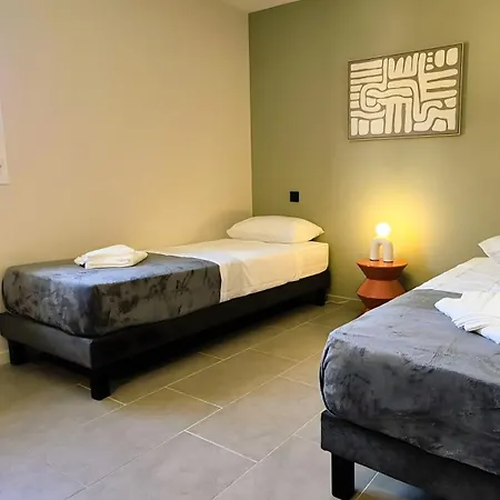 Appartement Pinarello. 4 Pers, Piscine, 500 M Mangialla